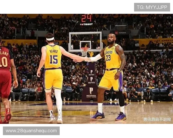 湖人新赛季阵容调整引关注球迷期待詹姆斯再创辉煌纪录